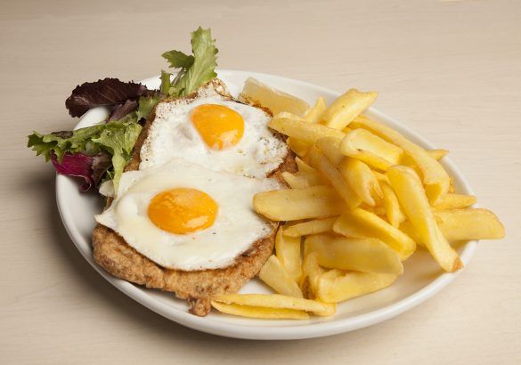 Milanesa a caballo de ternera o pollo