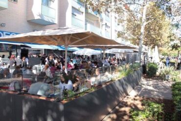 Entre sol Terraza Pizza Montevideo Castelldefels