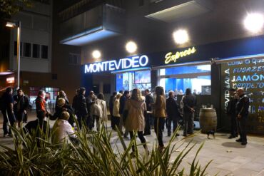 por las noches Local Noche Pizza Montevideo Castelldefels